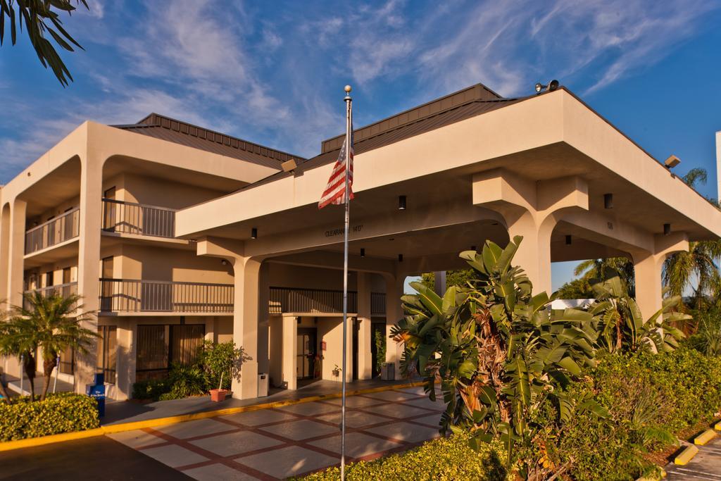 Quality Inn Palm Beach International Airport Вест-Палм-Біч Екстер'єр фото