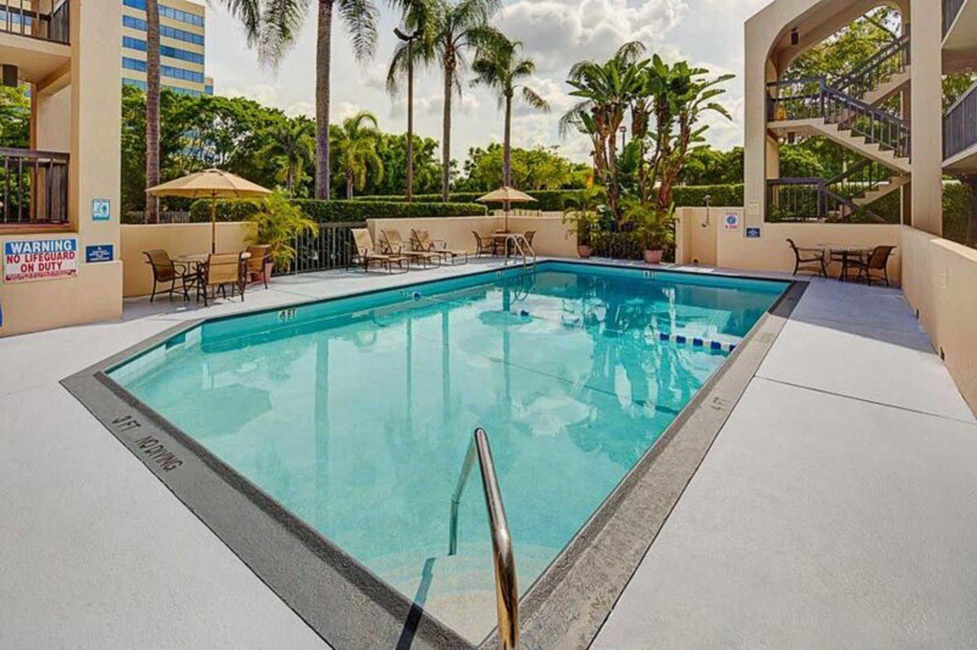 Quality Inn Palm Beach International Airport Вест-Палм-Біч Екстер'єр фото