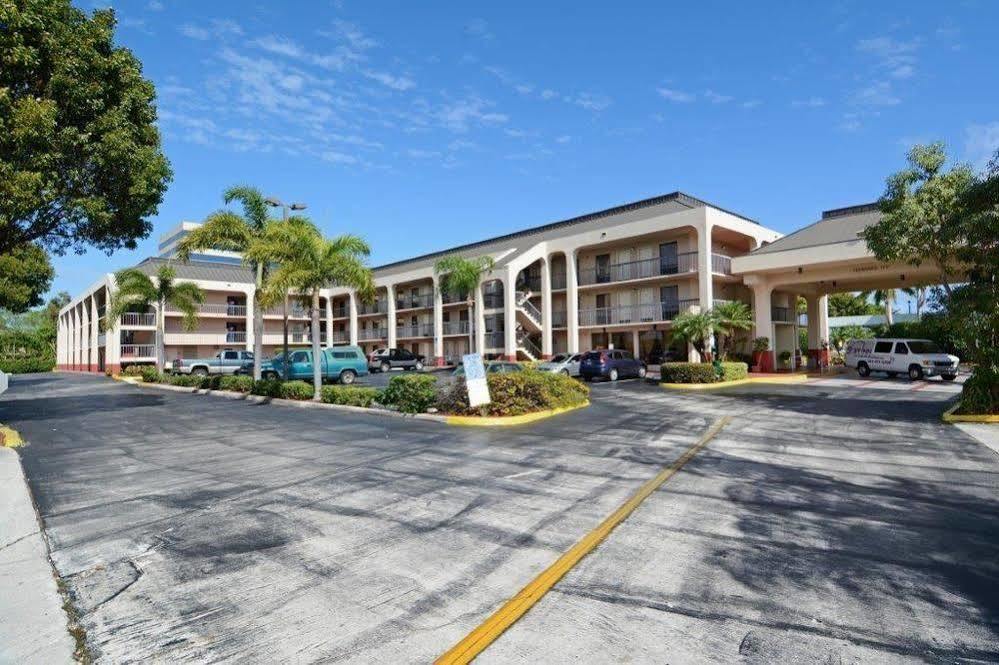 Quality Inn Palm Beach International Airport Вест-Палм-Біч Екстер'єр фото